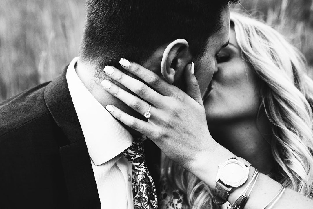 Las uñas perfectas para enmarcar el anillo.