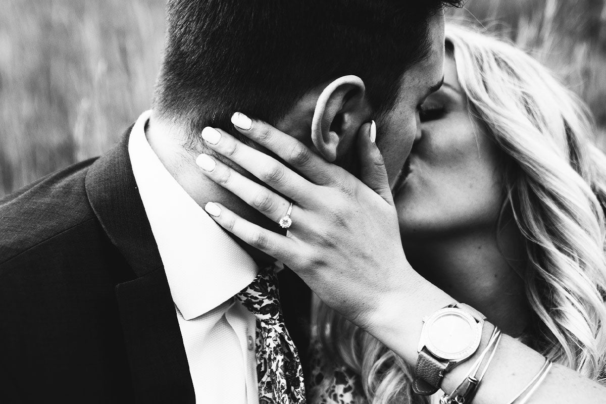 Las uñas perfectas para enmarcar el anillo.