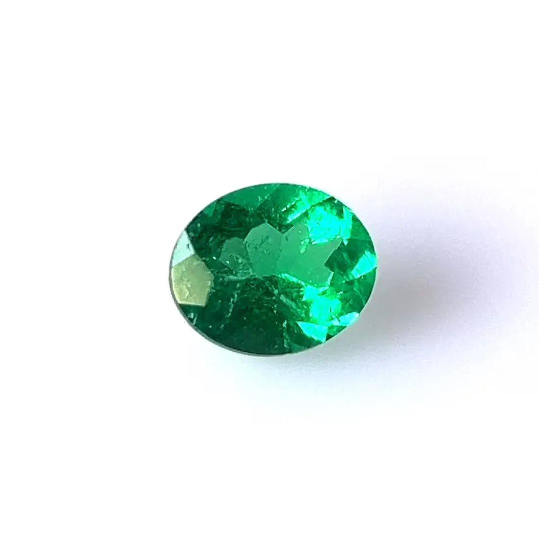 0.87ct Oval Natural Emerald (Colour Green, Clarity Slightly Included, Cut Faceted)