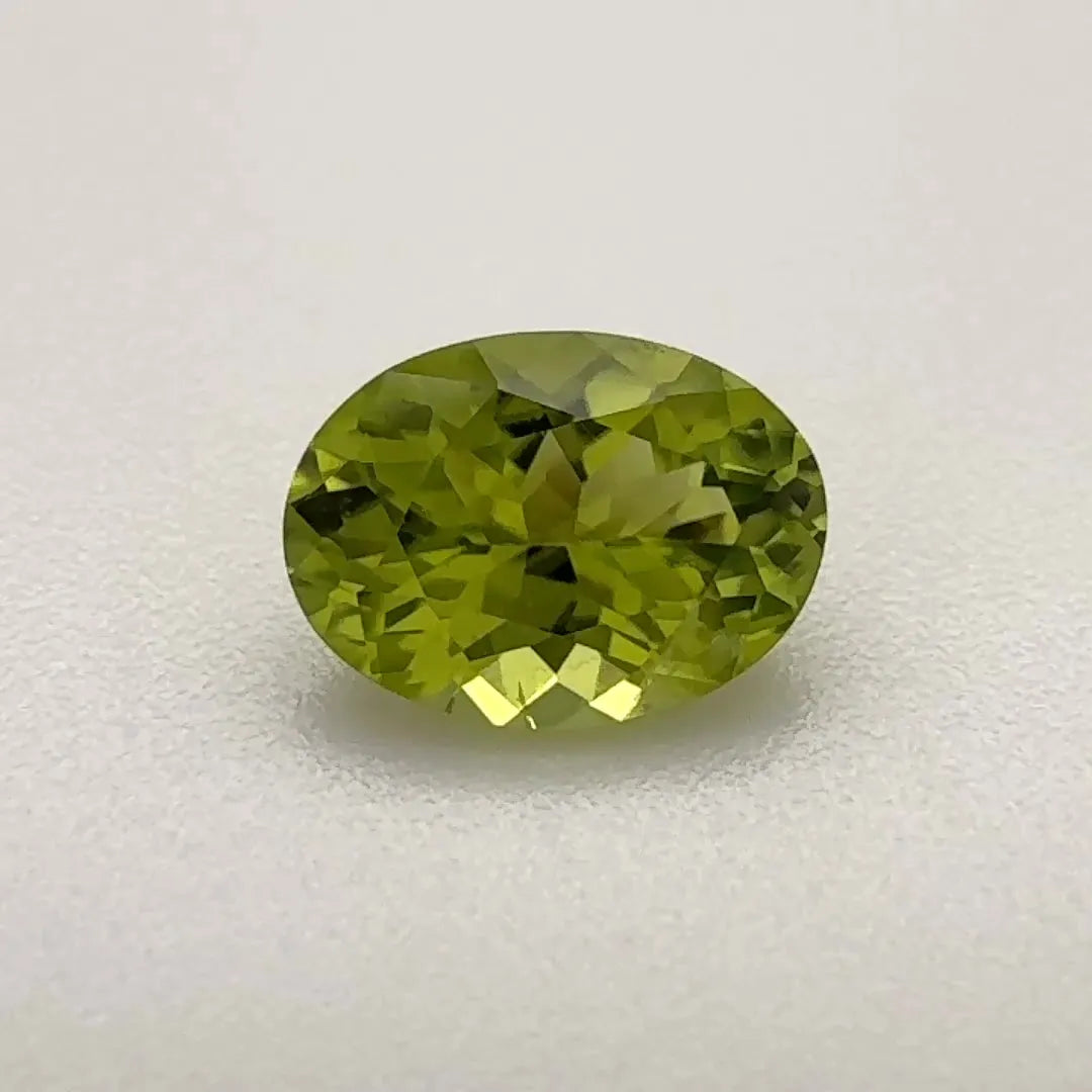 1.05ct Oval Natural Peridot (Colour Green, Clarity Eye Clean, Cut Faceted)