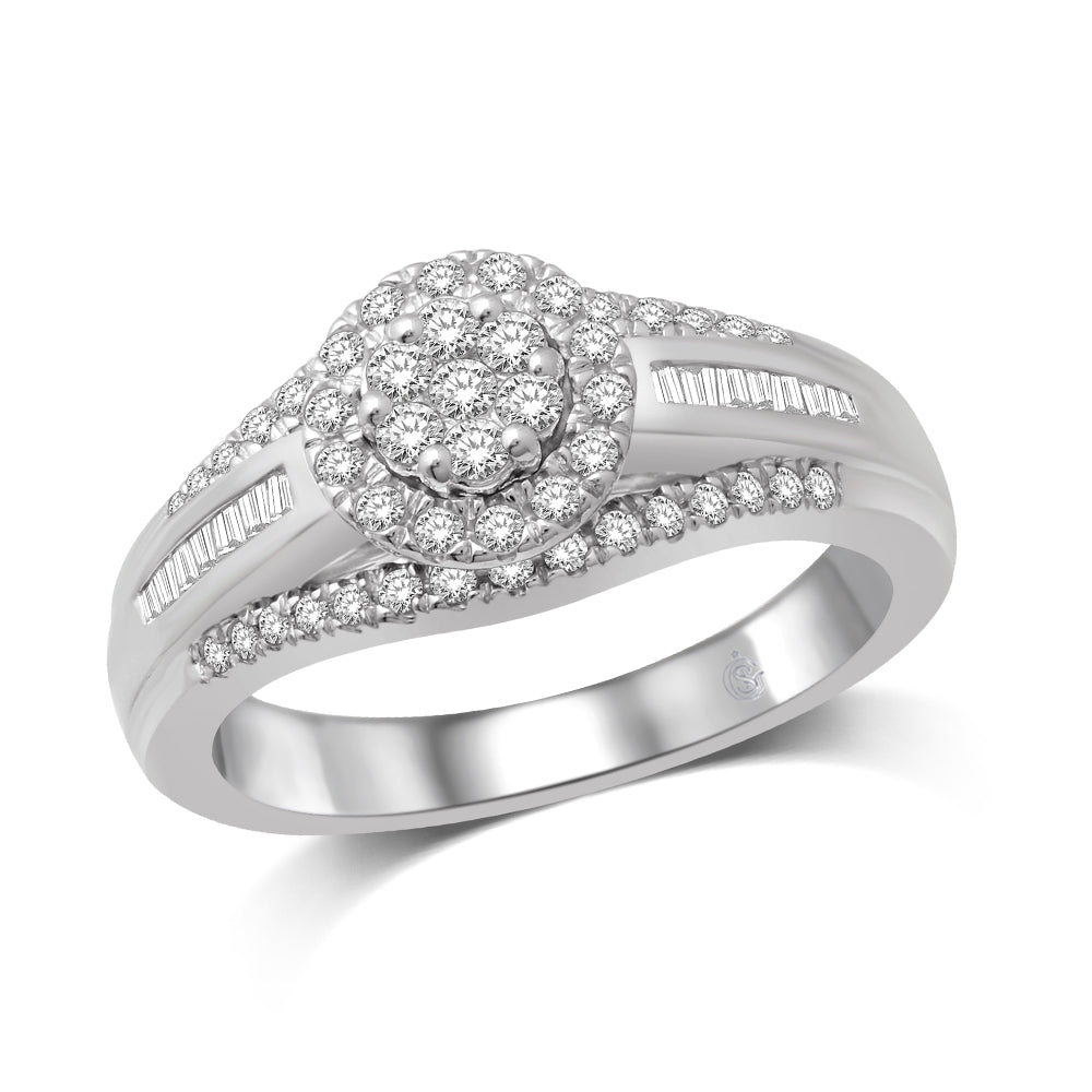 Oro blanco de 10 quilates de 1/2 qt.Tw. Anillo de compromiso de diamantes
