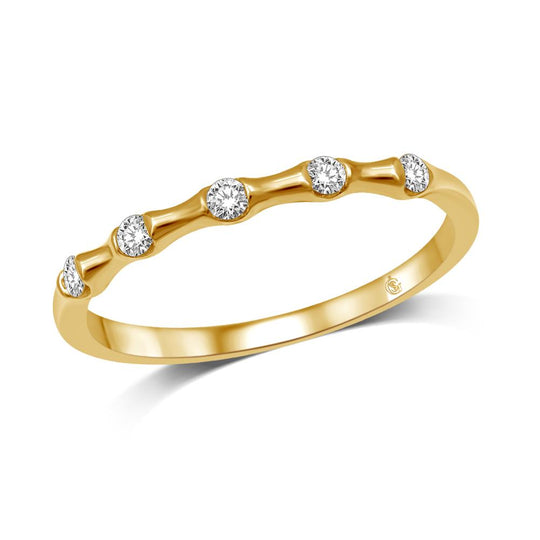 Oro amarillo de 14 quilates de 1/8 quilates total. Banda apilable de diamantes