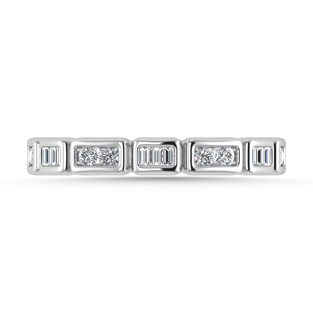 Diamante 1/5 Ct.Tw. Alianza tipo baguette redonda y recta en oro blanco de 14 k