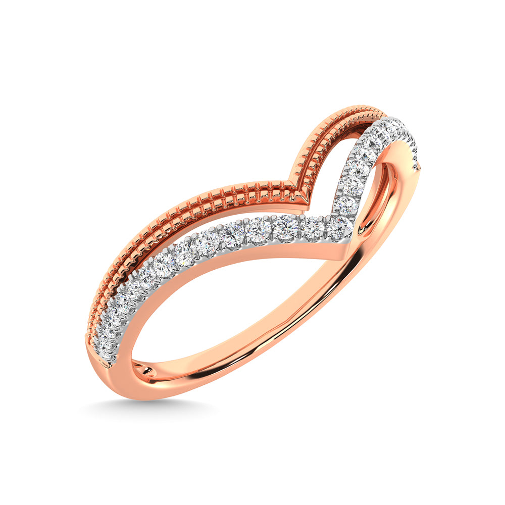 Diamante en oro rosa de 10 quilates de 1/6 quilates total. Banda de chevr√≥n