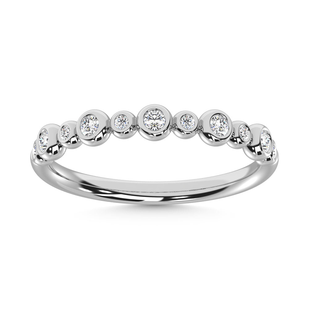 Diamante de oro blanco de 14 quilates de 1/5 quilates total. Banda apilable