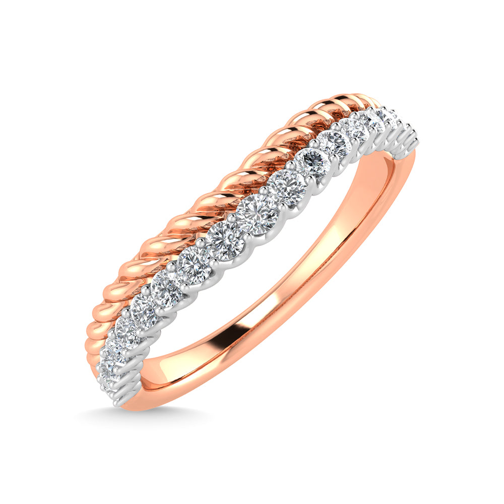 Diamante en oro rosa de 14 quilates de 1/10 quilates total. Banda curva
