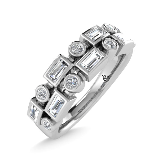 Diamante en oro blanco de 14 quilates de 3/8 quilates total. Banda apilable