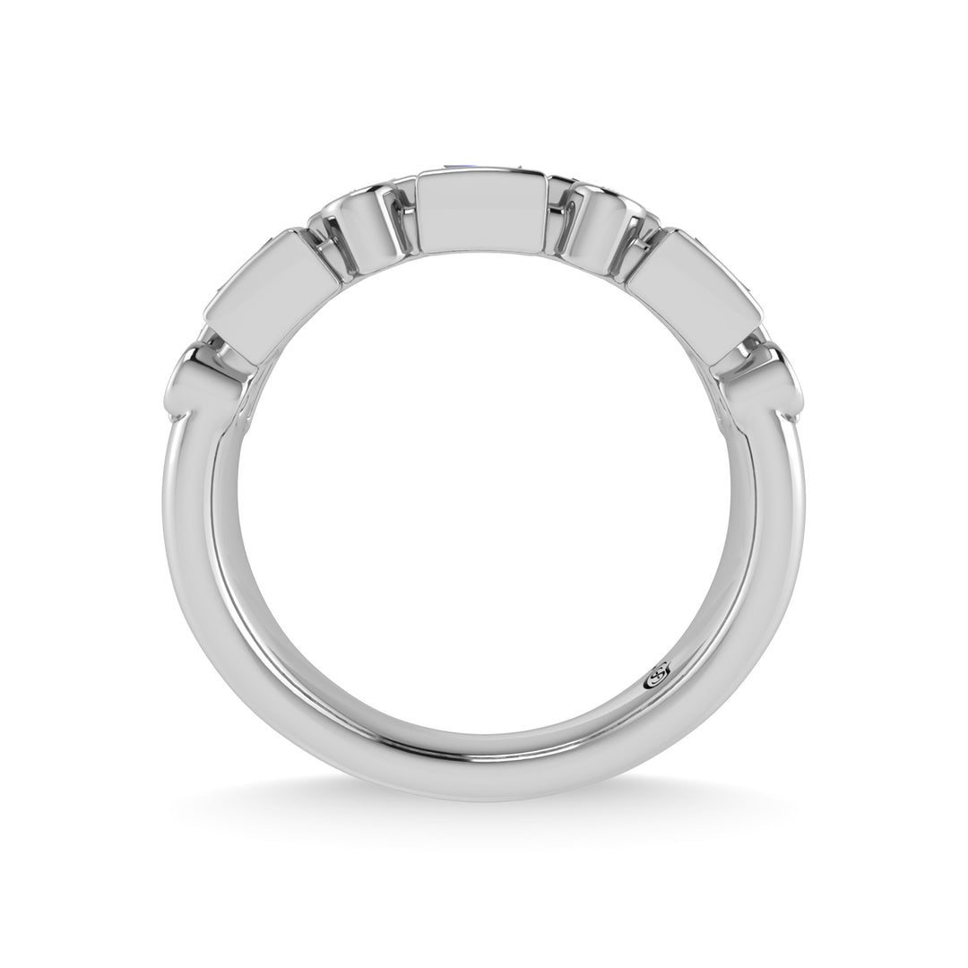 Diamante en oro blanco de 14 quilates de 3/8 quilates total. Banda apilable