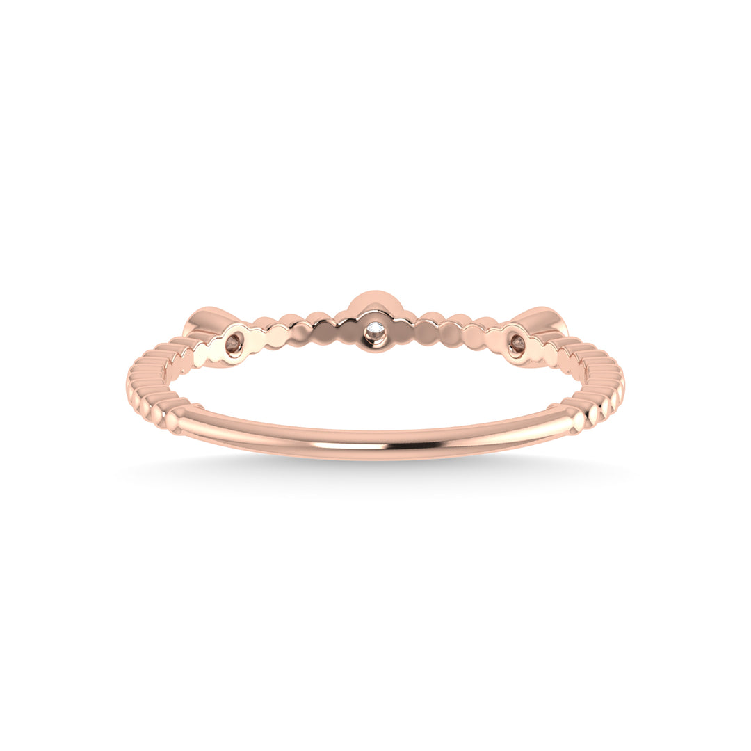 Diamante en oro rosa de 14 quilates de 1/20 quilates total. Banda apilable