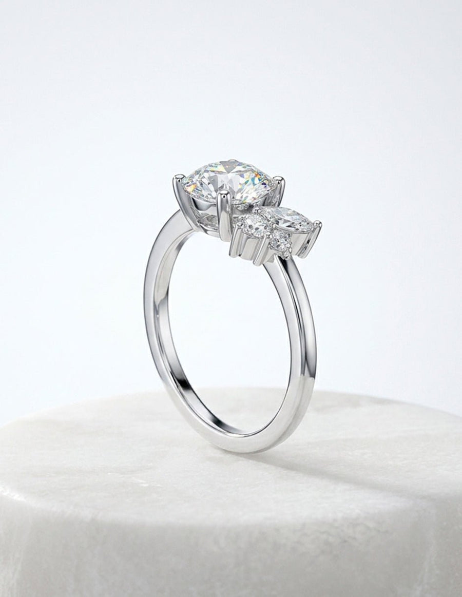 Anillo de compromiso - piedras laterales - AMORE152-RD-LG