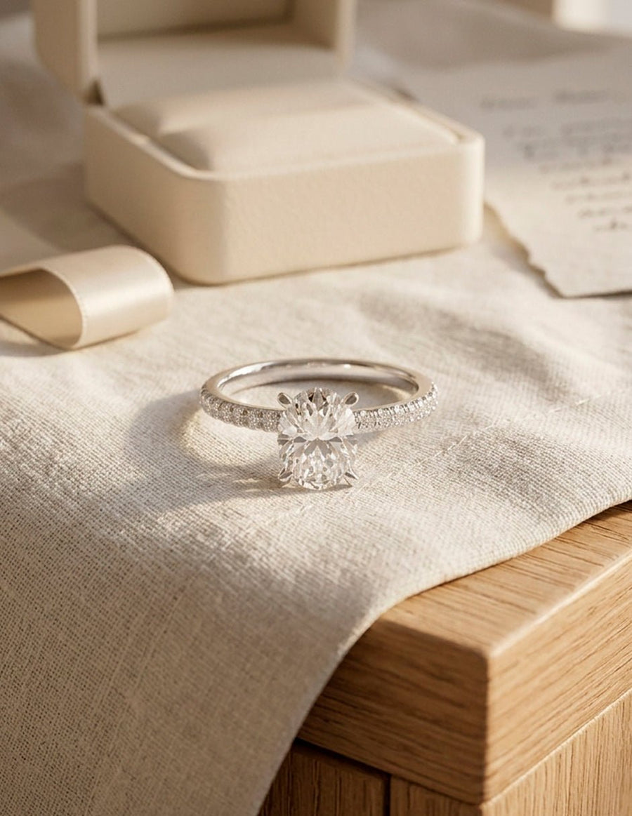 Anillo de compromiso - piedras laterales - AMORE187-OV-LG