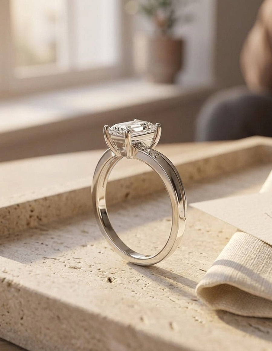 Anillo de compromiso - piedras laterales - AMORE231-EM-LG