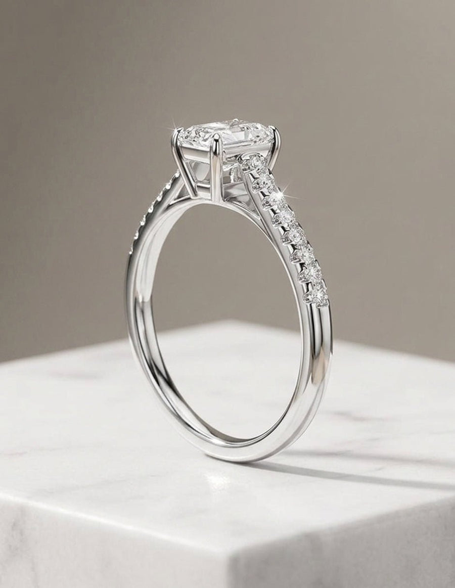 Anillo de compromiso - piedras laterales - AMORE252-EM-LG