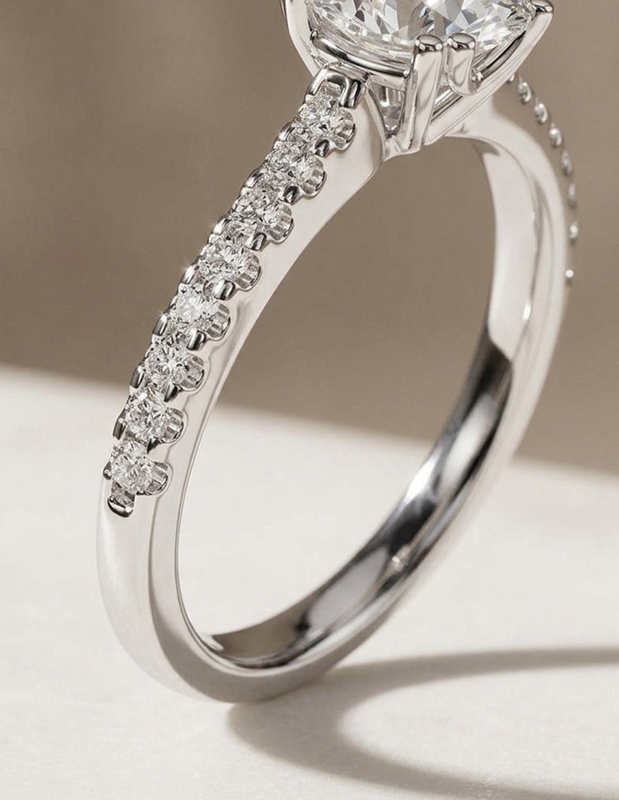 Anillo de compromiso - piedras laterales - AMORE261-RD-LG
