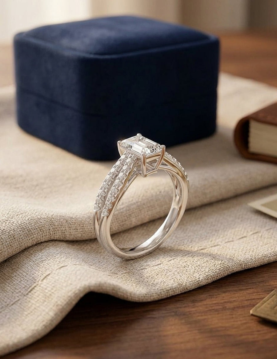 Anillo de compromiso - piedras laterales - AMORE273-EM-LG