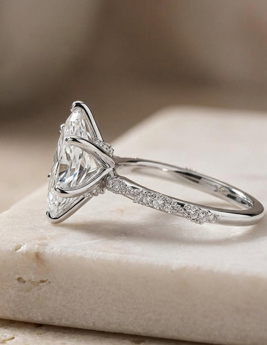 Anillo de compromiso - piedras laterales - AMORE282-MQ-LG