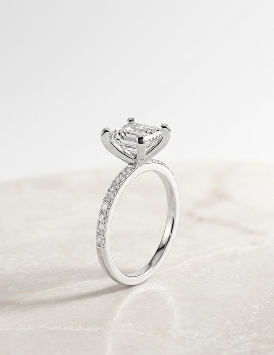 Anillo de compromiso - piedras laterales - AMORE283-EM-LG