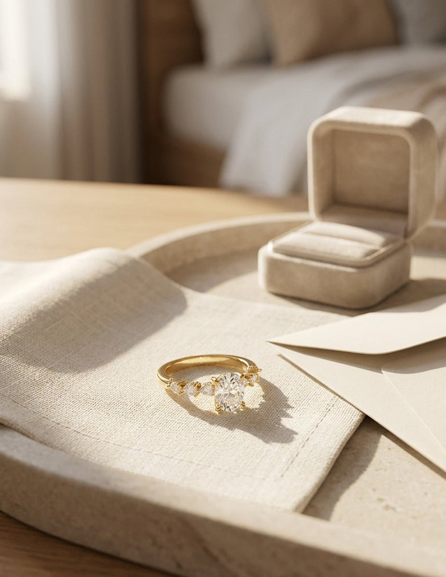 Anillo de compromiso - piedras laterales - AMORE285-OV-LG