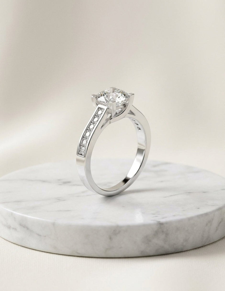 Anillo de compromiso - piedras laterales - AMORE295-RD-LG
