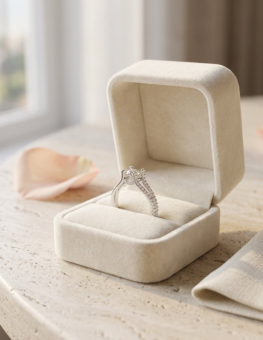 Anillo de compromiso - piedras laterales - AMORE309-RD-LG