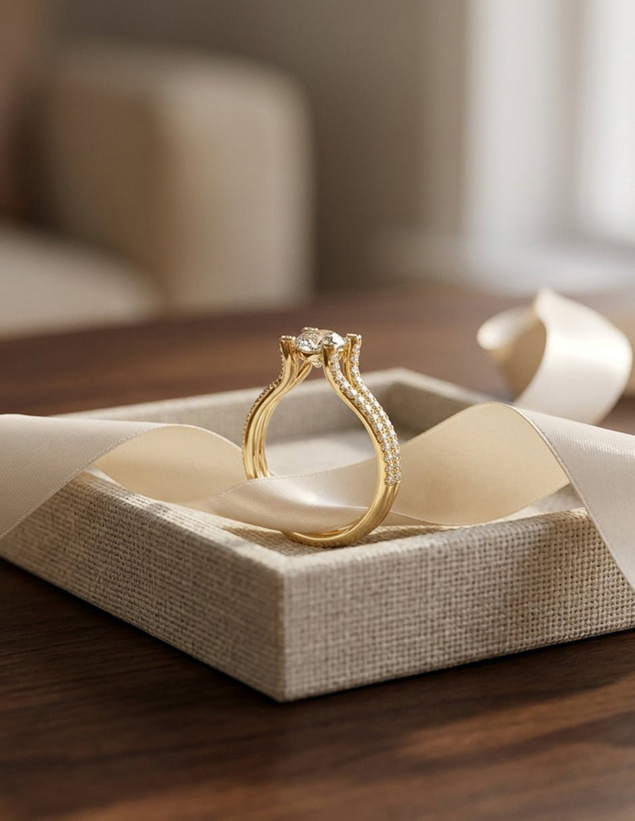 Anillo de compromiso - piedras laterales - AMORE333-RD-LG