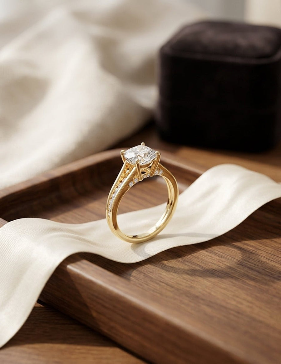 Anillo de compromiso - piedras laterales - AMORE343-CU-LG