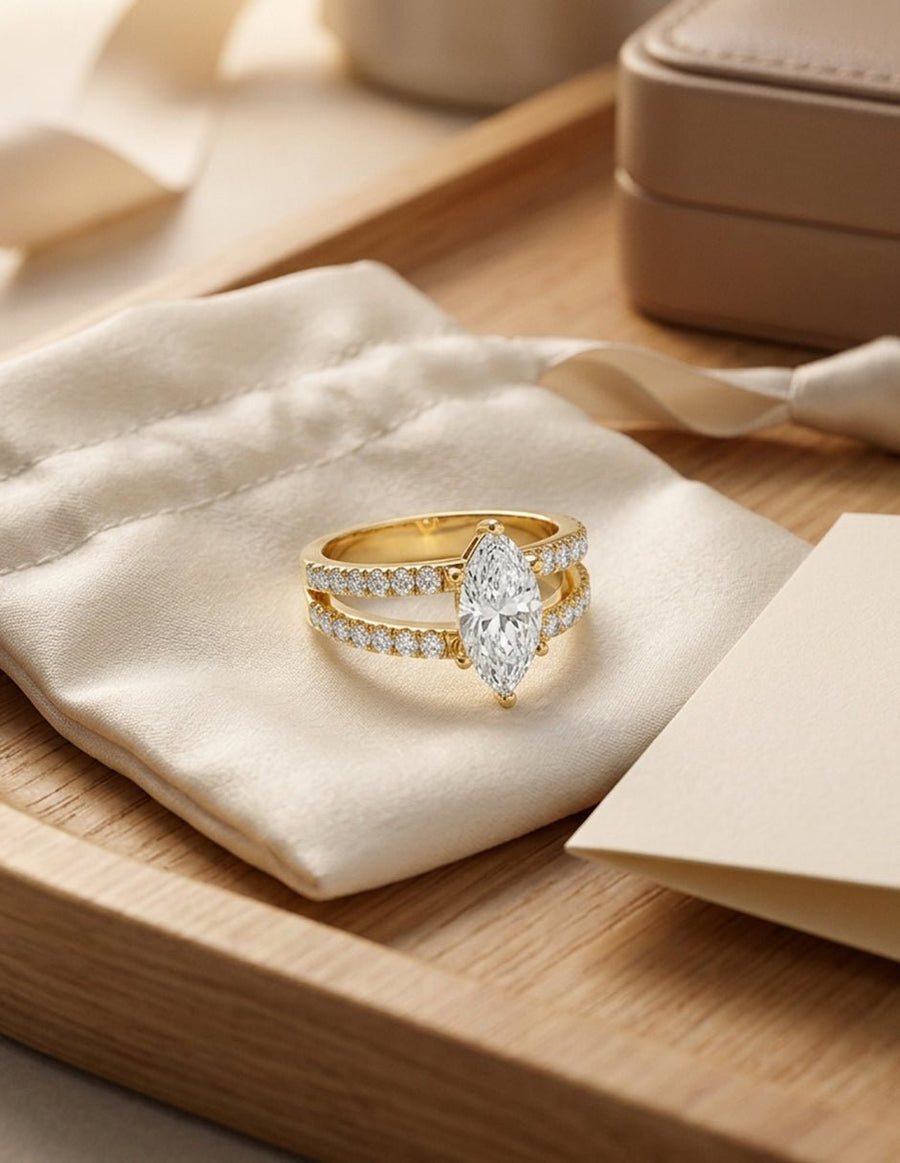Anillo de compromiso - piedras laterales - AMORE359-MQ-LG