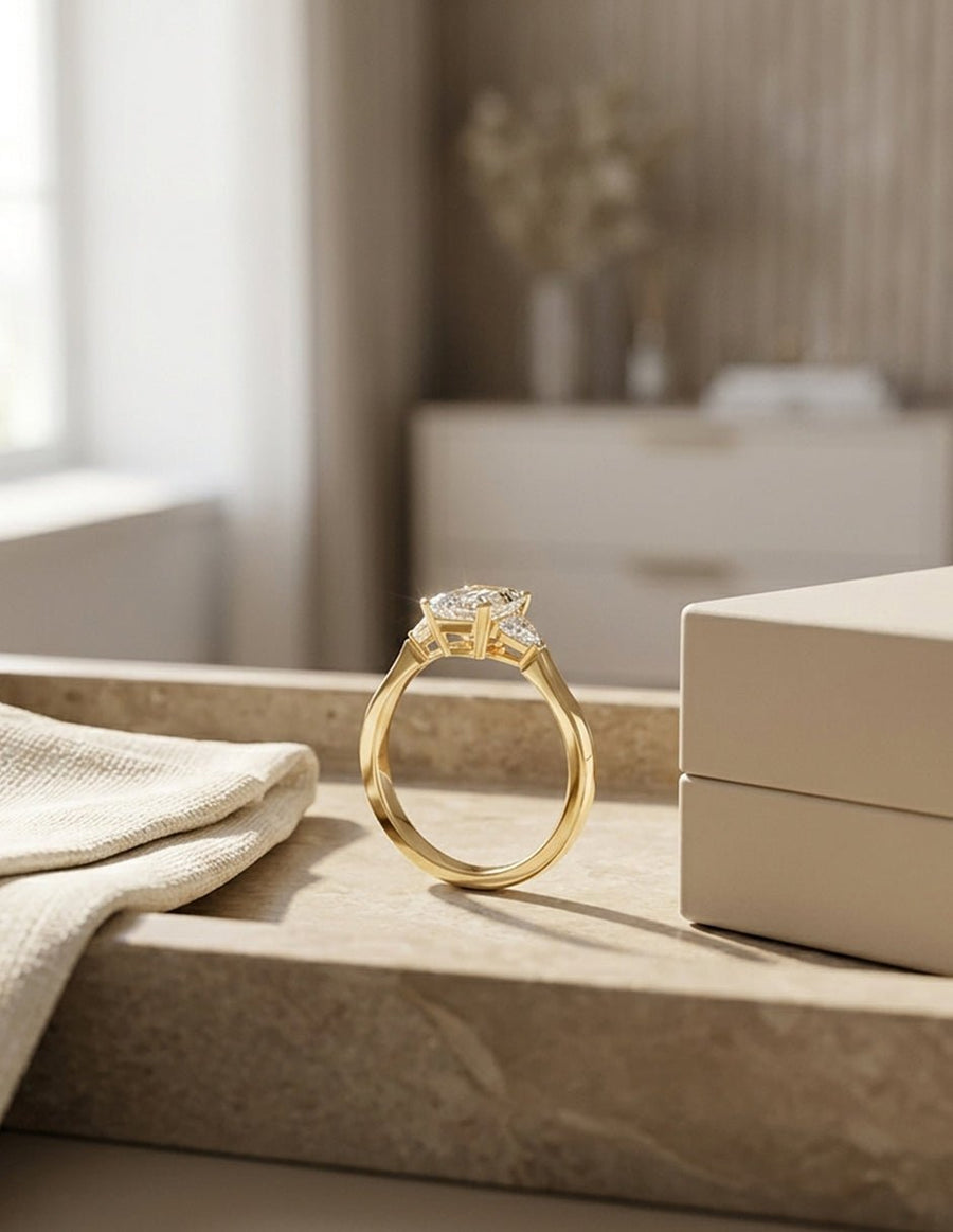 Anillo de compromiso - tres piedras - AMORE503-EM-LG