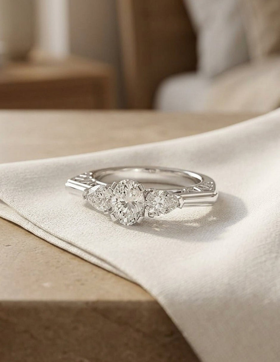 Anillo de compromiso - tres piedras - AMORE511-OV-LG