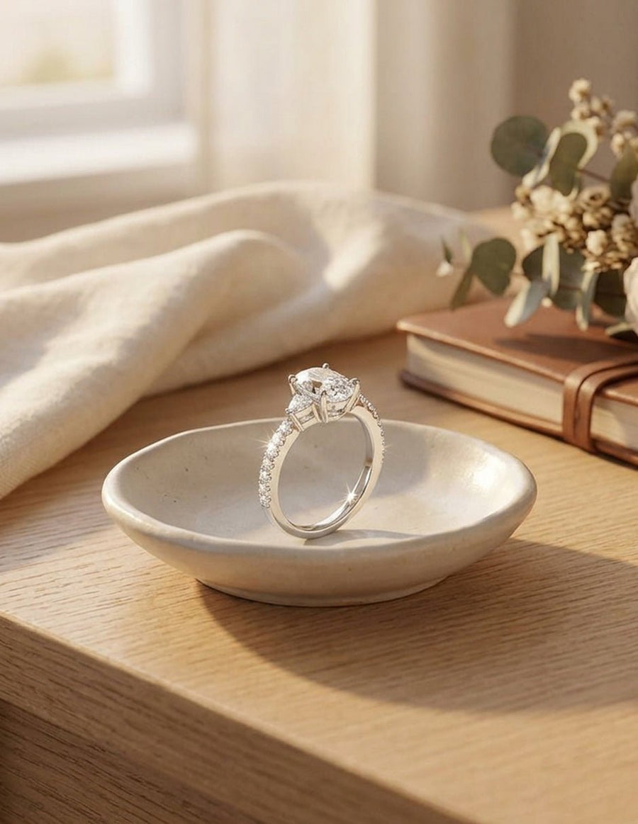 Anillo de compromiso - tres piedras - AMORE515-OV-LG