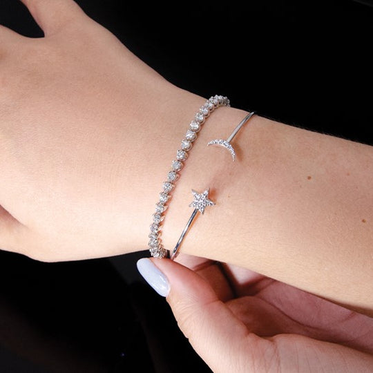  Brazalete tipo Esclava Flexible con Diamantes en forma de Luna y Estrella en Oro Blanco de 14K