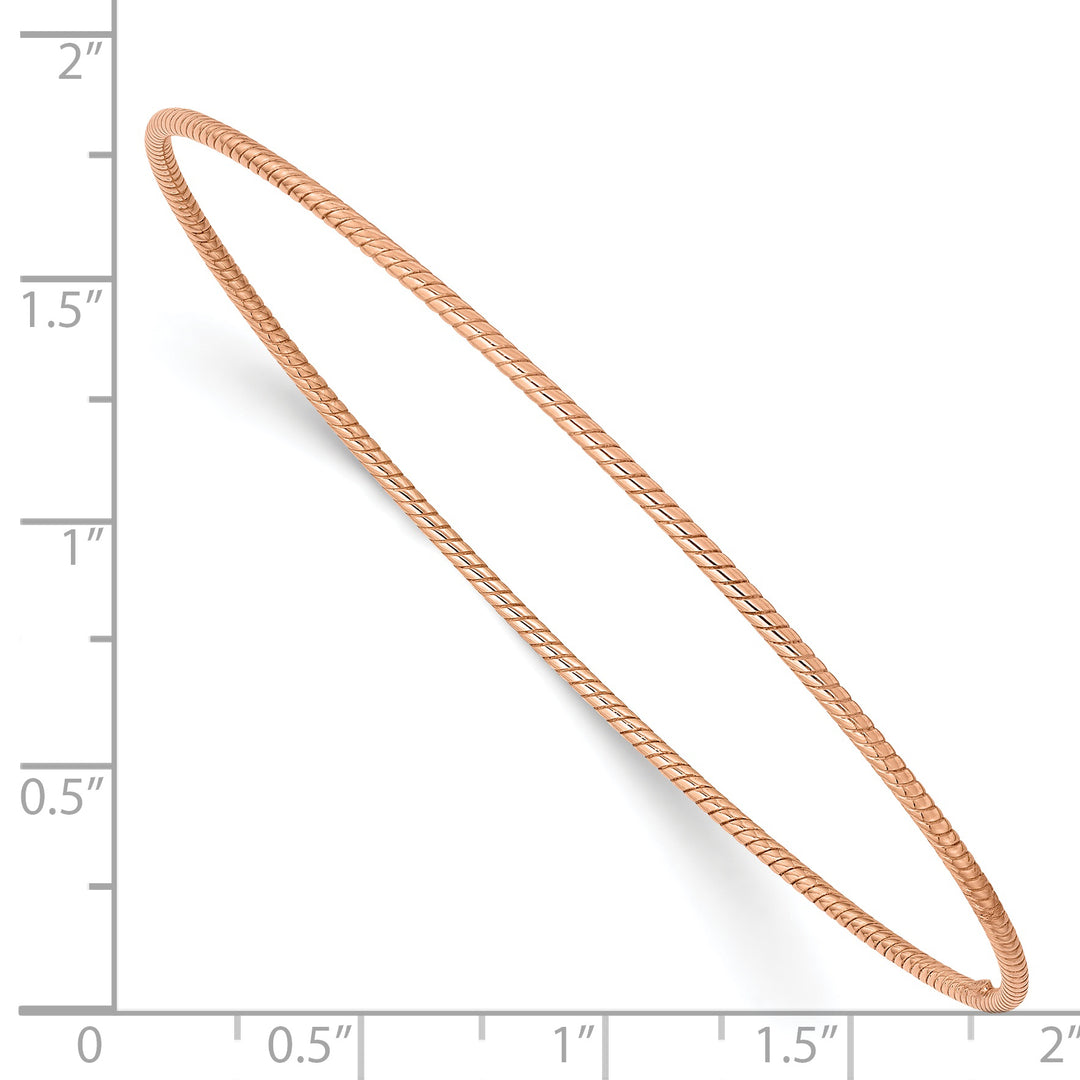 Brazalete Redondo de Oro Rosa 14K – Texturizado, Pulido, Diseño Torcido de 1.5 mm