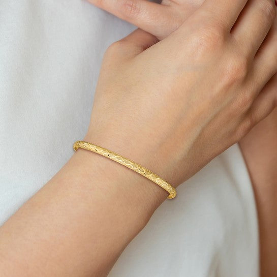 14K Yellow Gold Flexible Oval Bangle – Hexagonal Design, Diamond Cut, 4.5 mm
