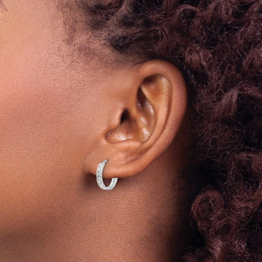 Aretes de Aro con Bisagra Madi K para Niñas en Oro Blanco de 14k con Circonia Cúbica (CZ)