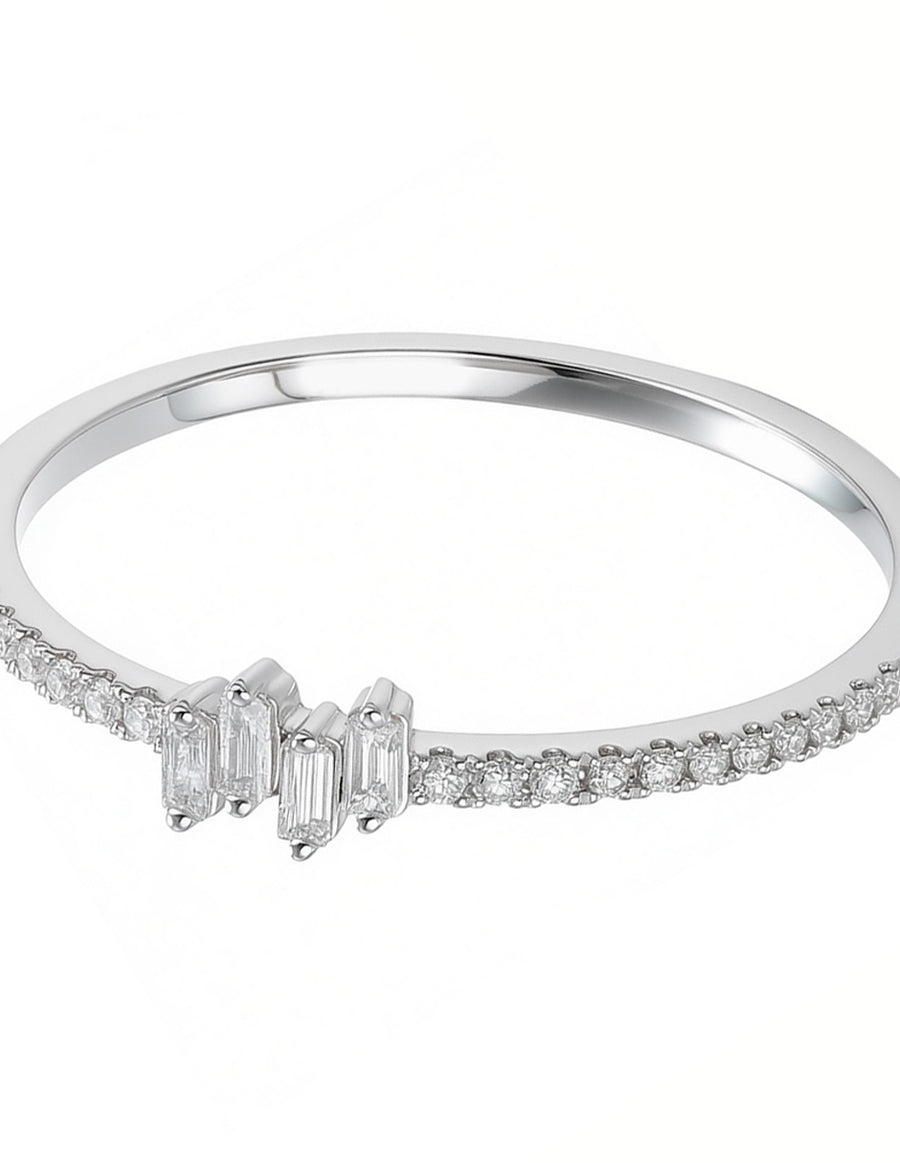 Anillo de Moda con Piedras Laterales