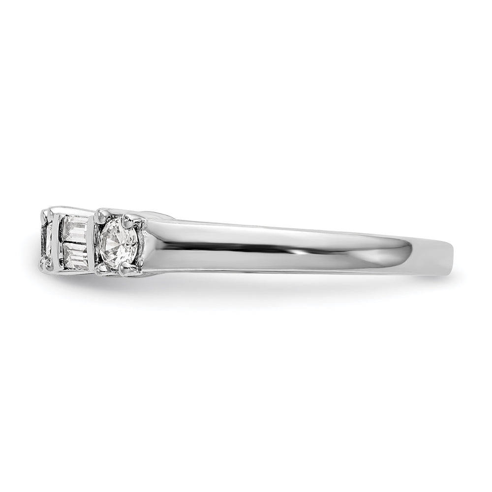 Anillo de Boda Completo en Oro Blanco de 14K con Diamantes Redondos y Baguette de 3/8 Quilates
