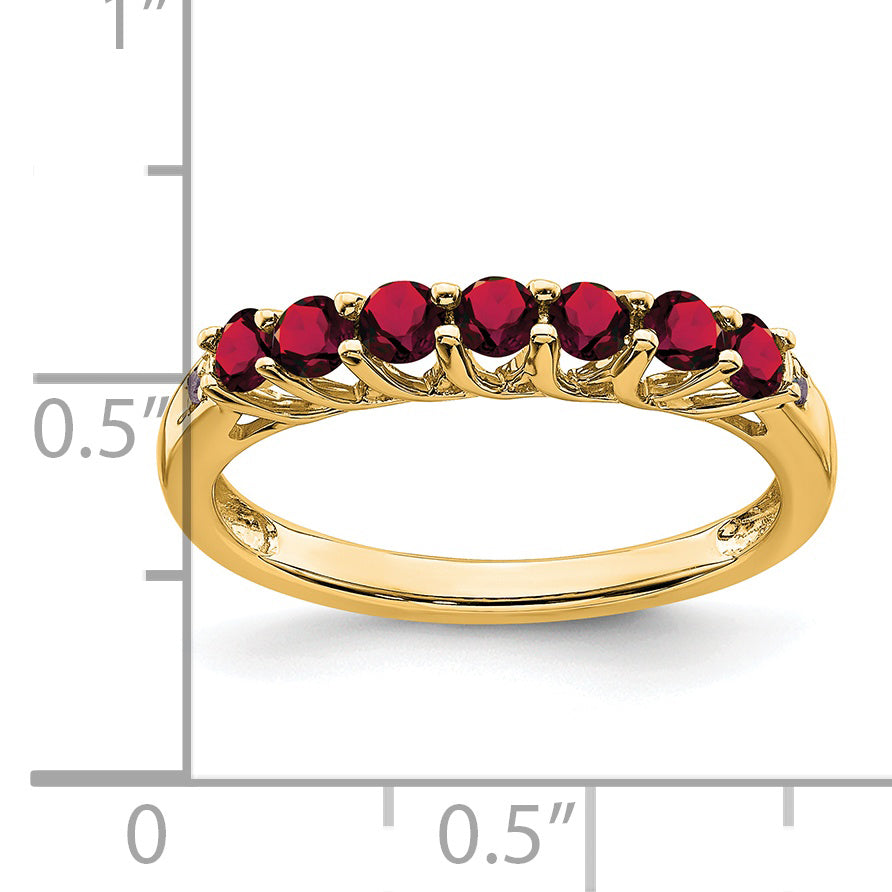 Anillo de Oro Amarillo de 14k con Rubí Creado en Laboratorio y Diamantes de 7 Piedras