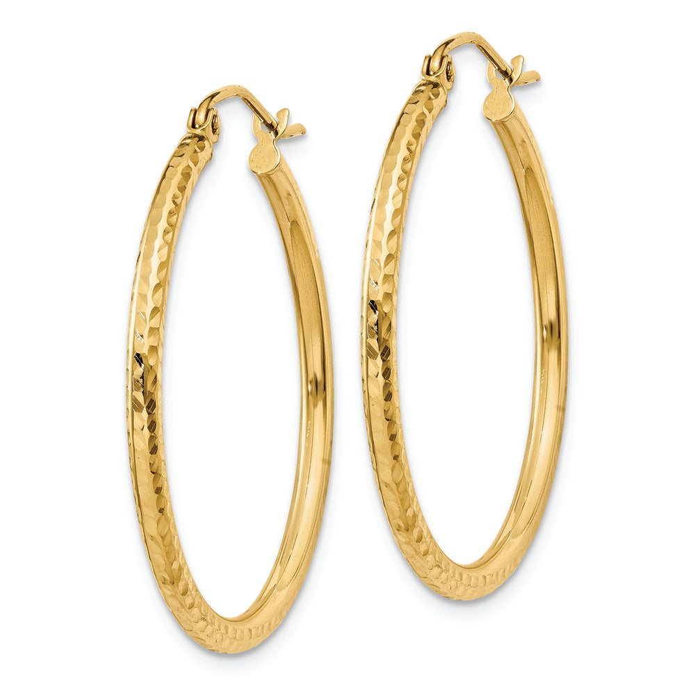 Aretes Tipo Argolla de Tubo Redondo de 2 mm con Talla de Diamante en Oro de 14k