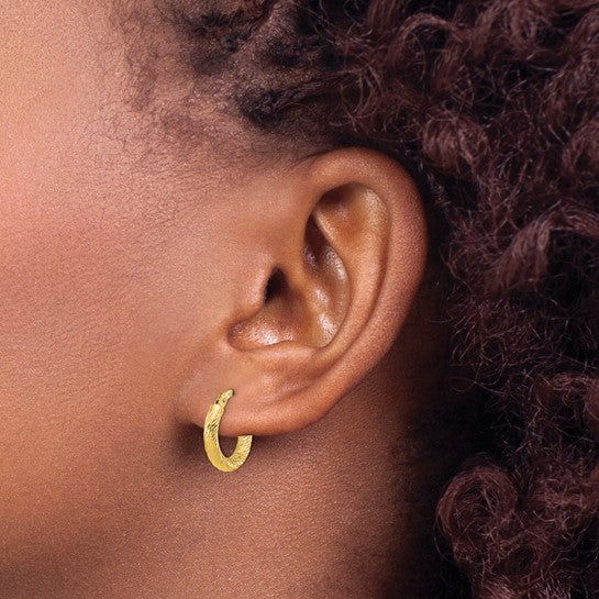 Aretes de Aro de 14K Pulidos y con Corte Diamante de 2.4 mm