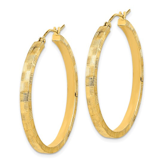 Aretes de Aro en Tubo Cuadrado Texturizado y Pulido con Corte Diamante en Oro Amarillo de 14K