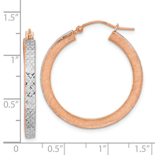 Aretes de Aro en Oro Rosa de 14k con Rodio Blanco, Acabado Pulido y Cepillado, y Textura de Corte Diamante