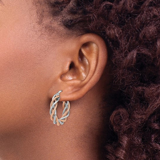 Aretes de Aro Torcidos en Oro Blanco de 14k con Rodio Rosa, Pulidos y Texturizados