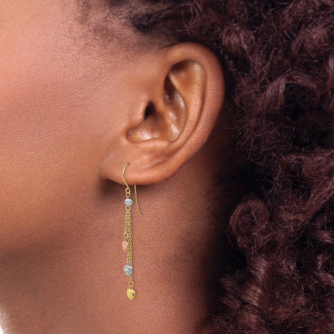 Aretes Colgantes de Triple Corazón en Oro de 14k Tricolor con Corte Diamante y Gancho Pastor
