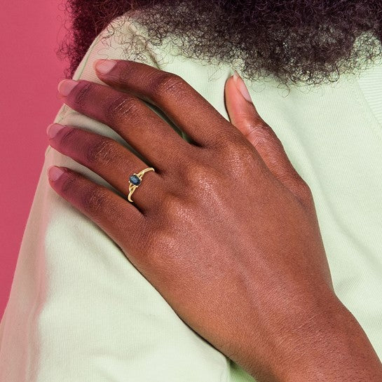 Anillo con Zafiro y Diamantes en Oro de 14k