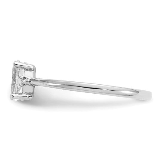 Anillo de Oro de 14k con Diamantes y Topacio Blanco (Piedra de Nacimiento)
