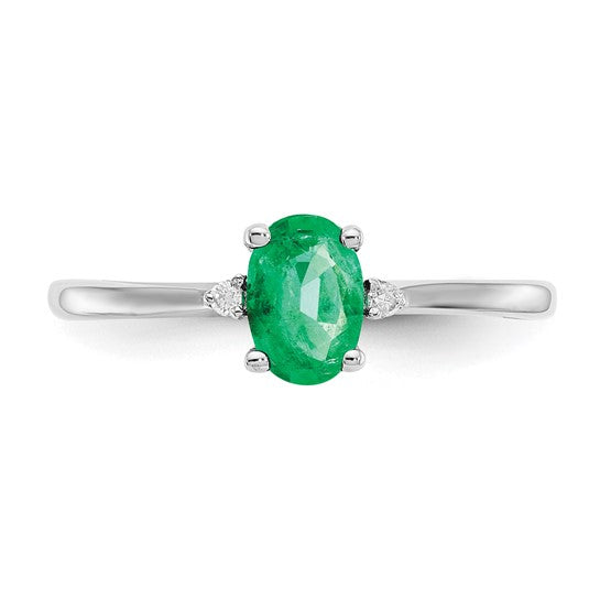Anillo de Oro de 14k con Diamante y Esmeralda (Piedra de Nacimiento de Mayo)