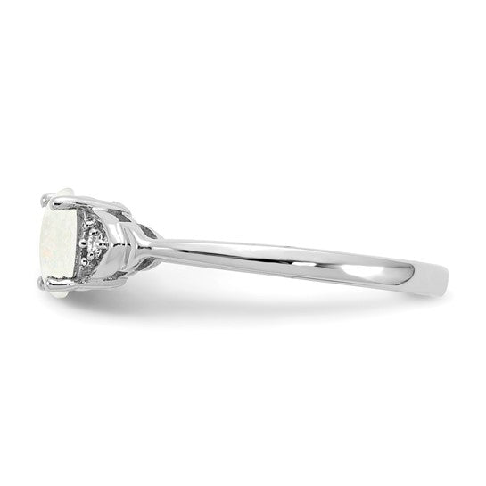Anillo de Ópalo y Diamantes en Oro de 14k