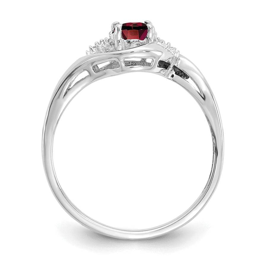 Anillo de Oro de 14k con Granate y Diamantes