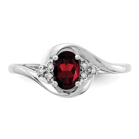 Anillo de Oro de 14k con Granate y Diamantes
