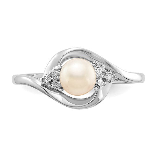 Anillo de Perla Cultivada de Agua Dulce y Diamante de 14k en Oro